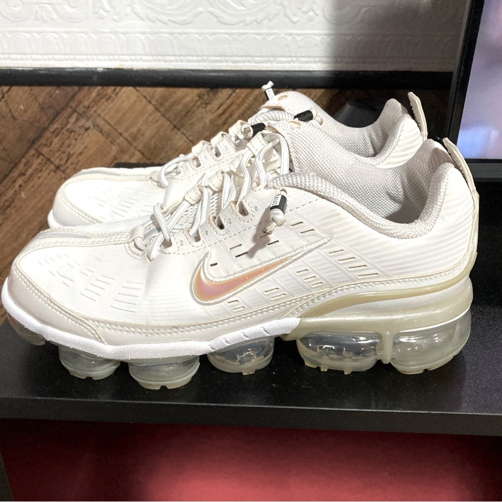 7 Womens Nike like new used with lots of life